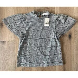 Elle Eyelet Ruffle Sleeve Top Sz XS
Gray * K3